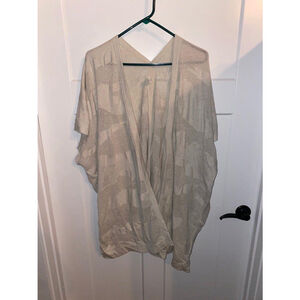 Lululemon women’s light wrap OS tan